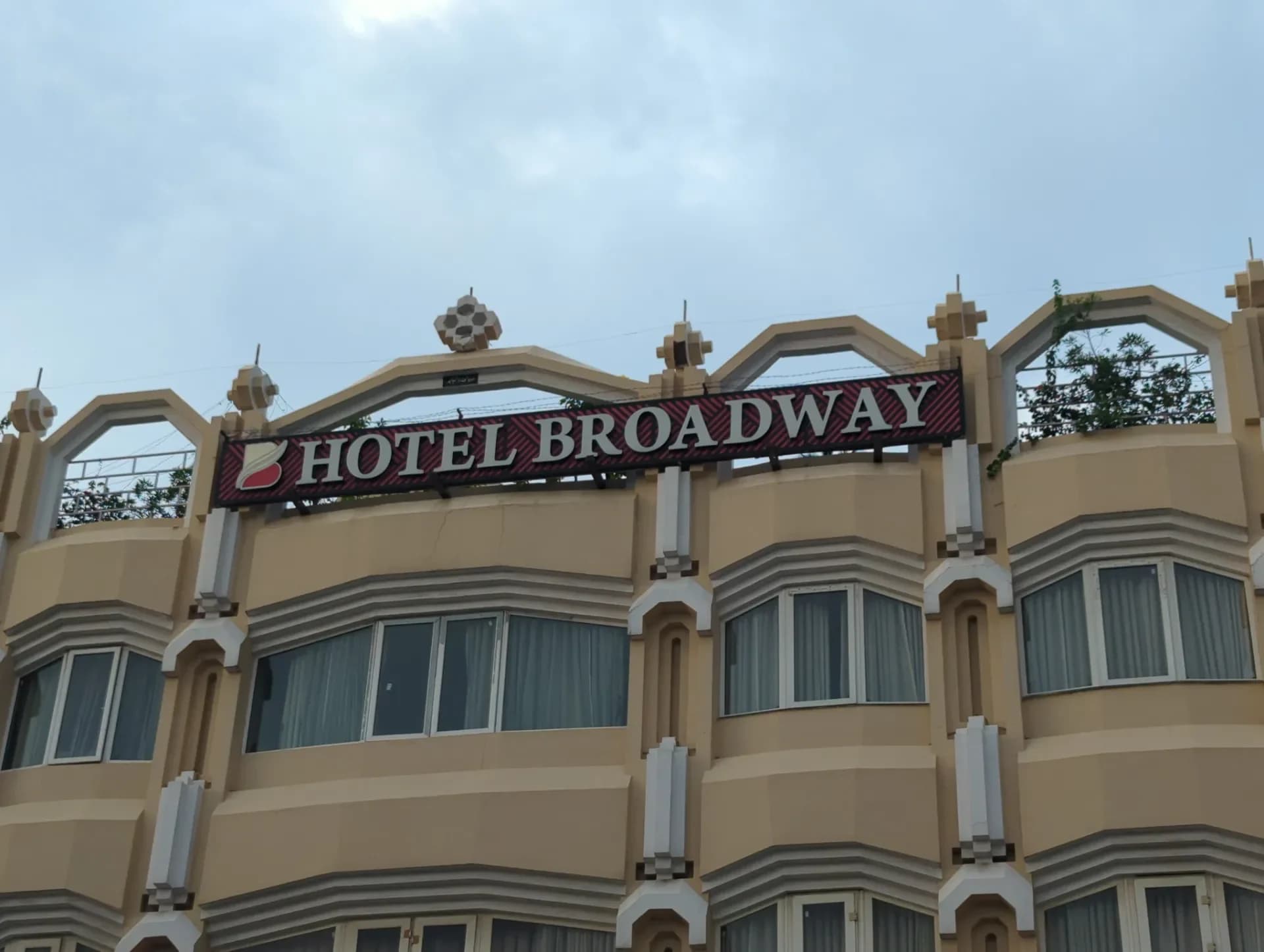 Broadway Hotel