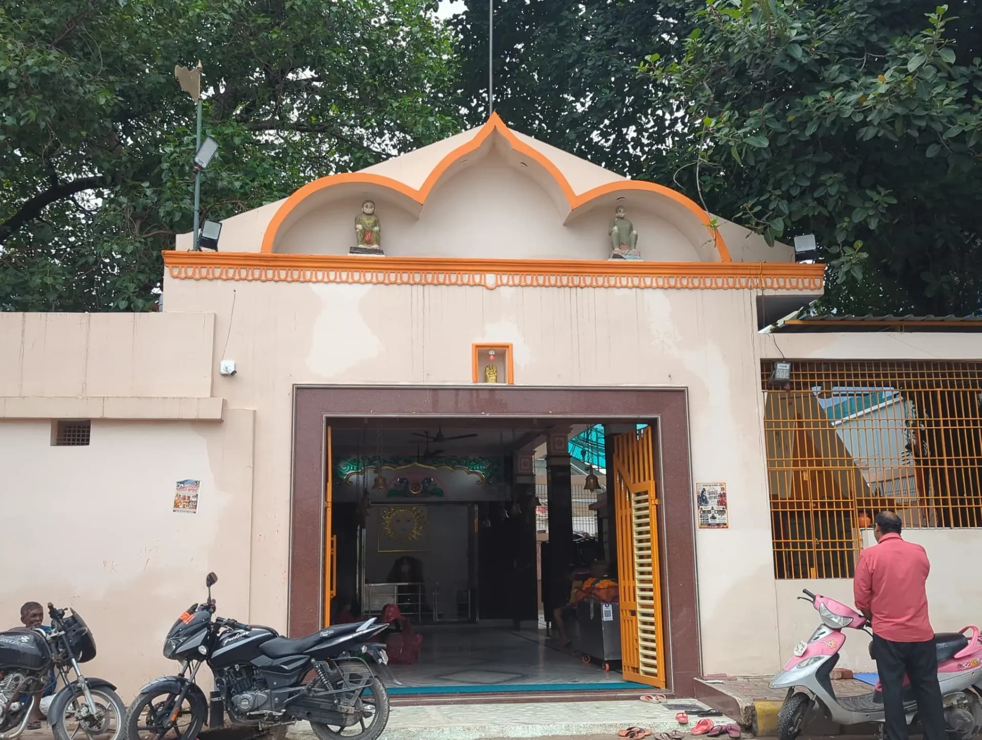 Pracheen Hanumaan Mandir (Hindu Temple)