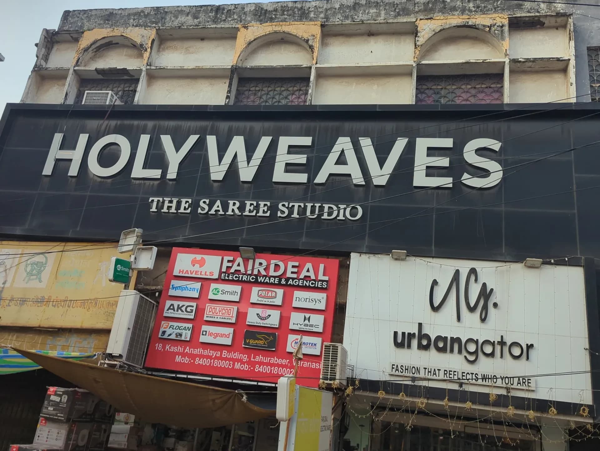 HOLYWEAVES- Finest Handloom Sarees Store in India with LIVE WEAVING