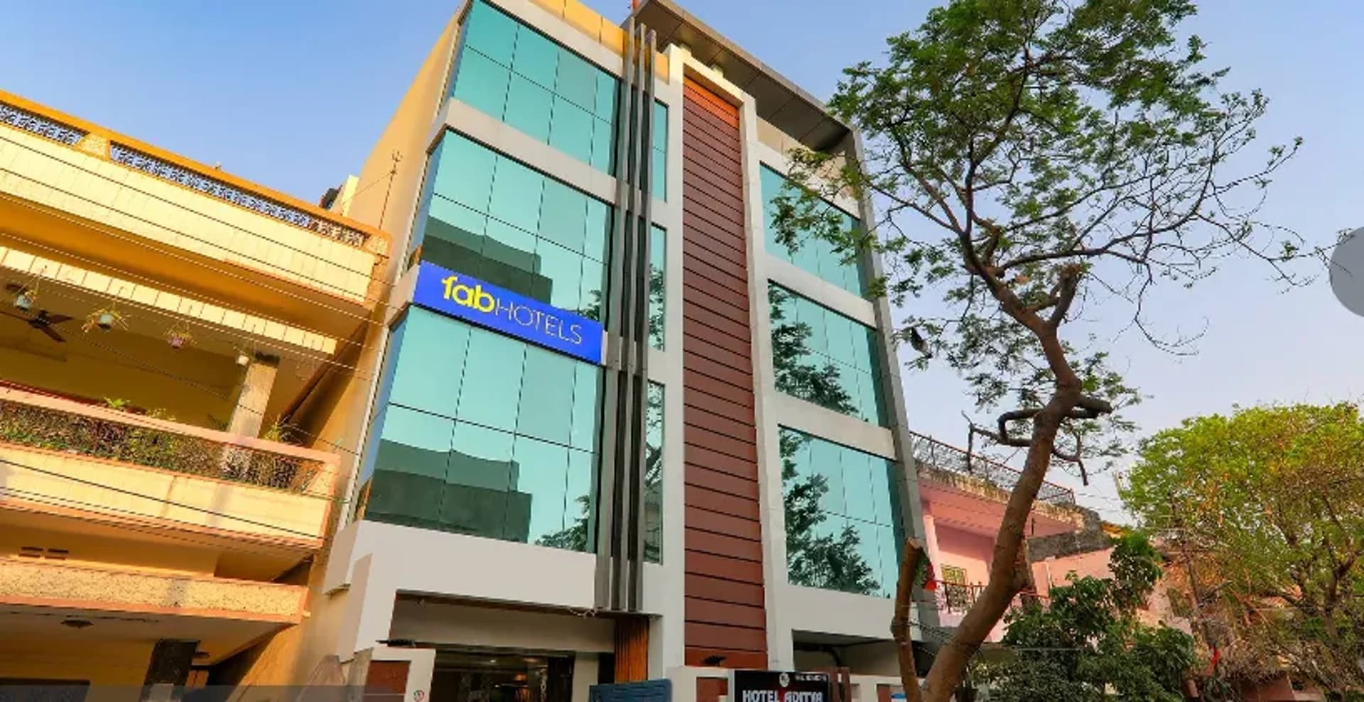 FabHotel Sareen Inn